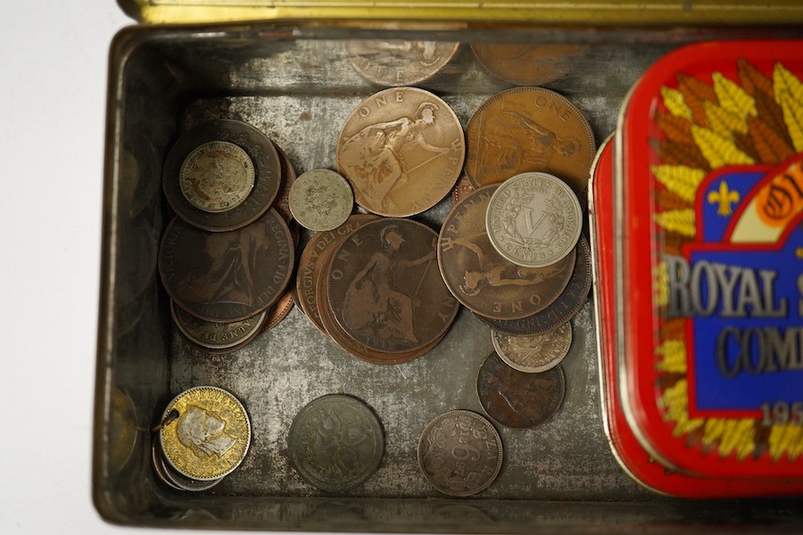 Assorted coinage to include Queen Victoria one shilling 1899 and Edward VII crown 1909. Condition - varies